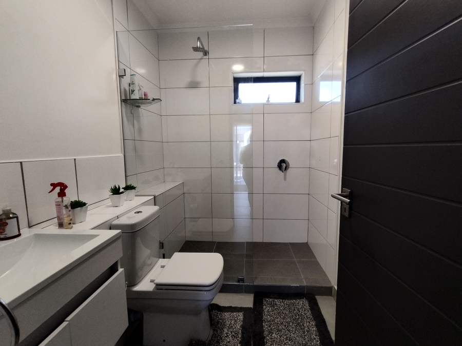 To Let 2 Bedroom Property for Rent in Jakarandas Western Cape